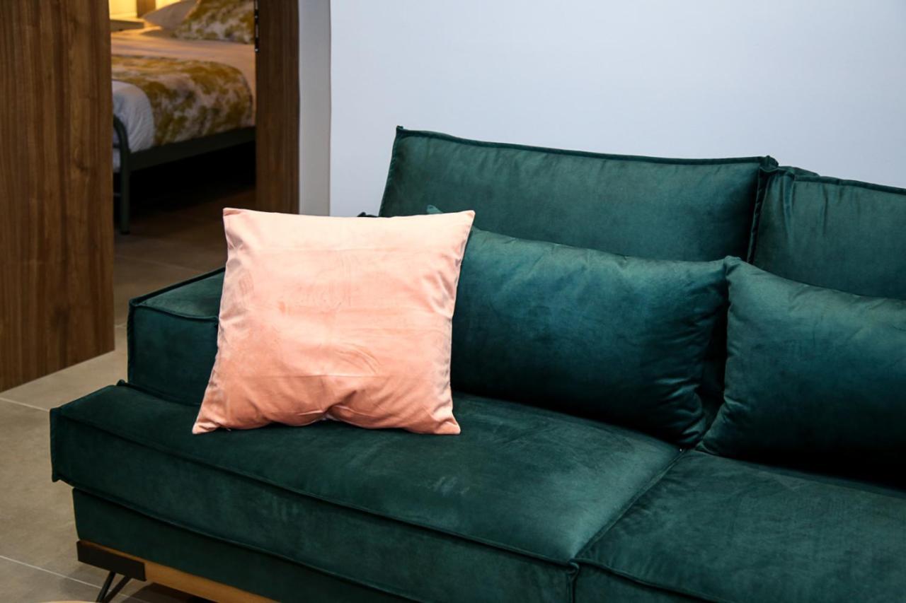 Caravin Wanderhome, 5 Min From Metro Nea Ionia Athens Ngoại thất bức ảnh